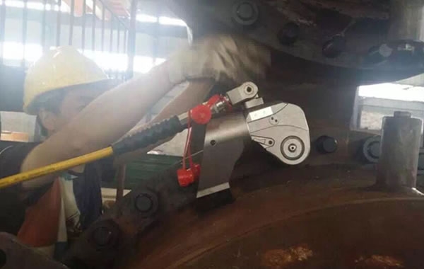 液壓扳手在化工行業中的應用